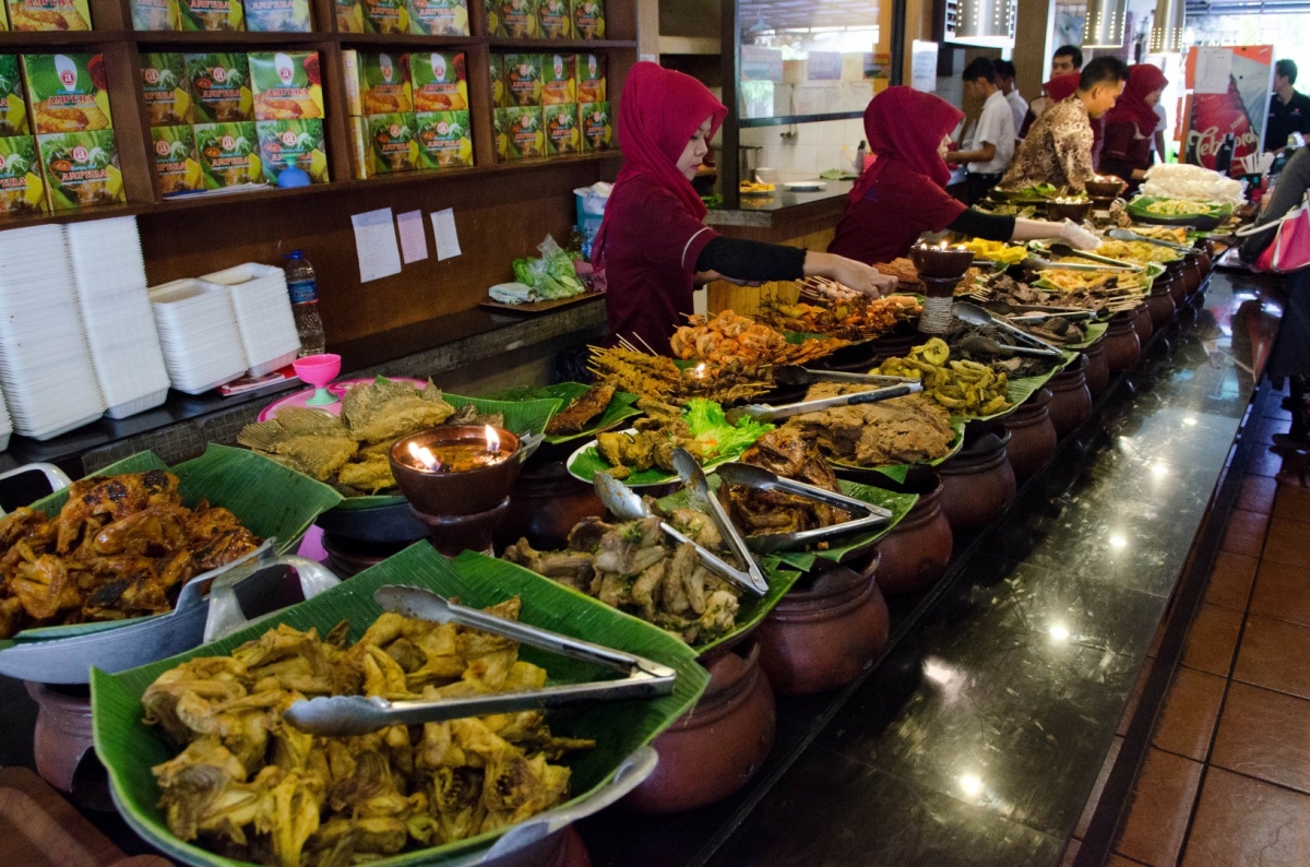 10 Jam Wisata Kuliner Kecil di Kota Bandung oleh khristian