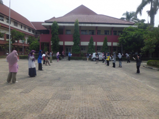 Menggunakan Telepon Sederhana Dalam Belajar Bahasa Inggris