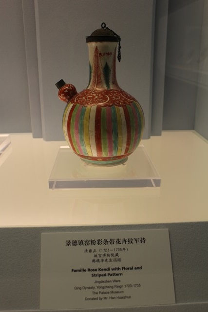 Berbagai Kendi Keramik  Indah Ada Di  Museum Shanghai 
