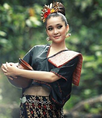 Pesona Lombok yang Menantang Adrenalin Halaman 1 Pesona Lombok yang Menantang Adrenalin Halaman 1