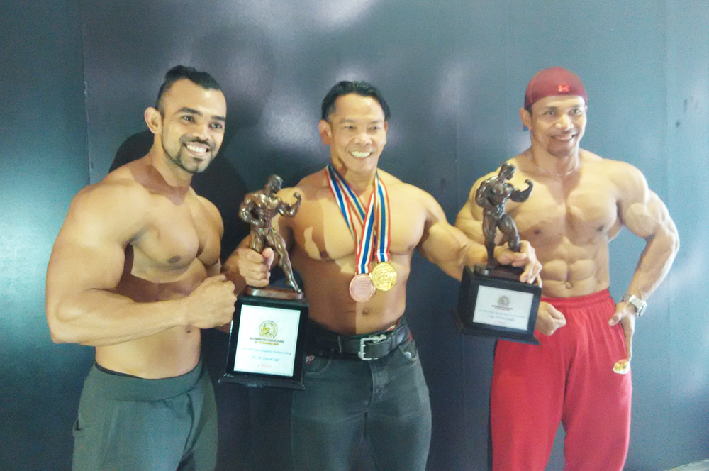 Yigit internetda qiz dostiga siydi Kotiba xo‘jayinining eshagini yalaydi