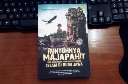 Reviw Buku Runtuhnya Majapahit Dan Berdirinya Kerajaan Kerajaan Islam Di Bumi Jawa Kompasiana Com
