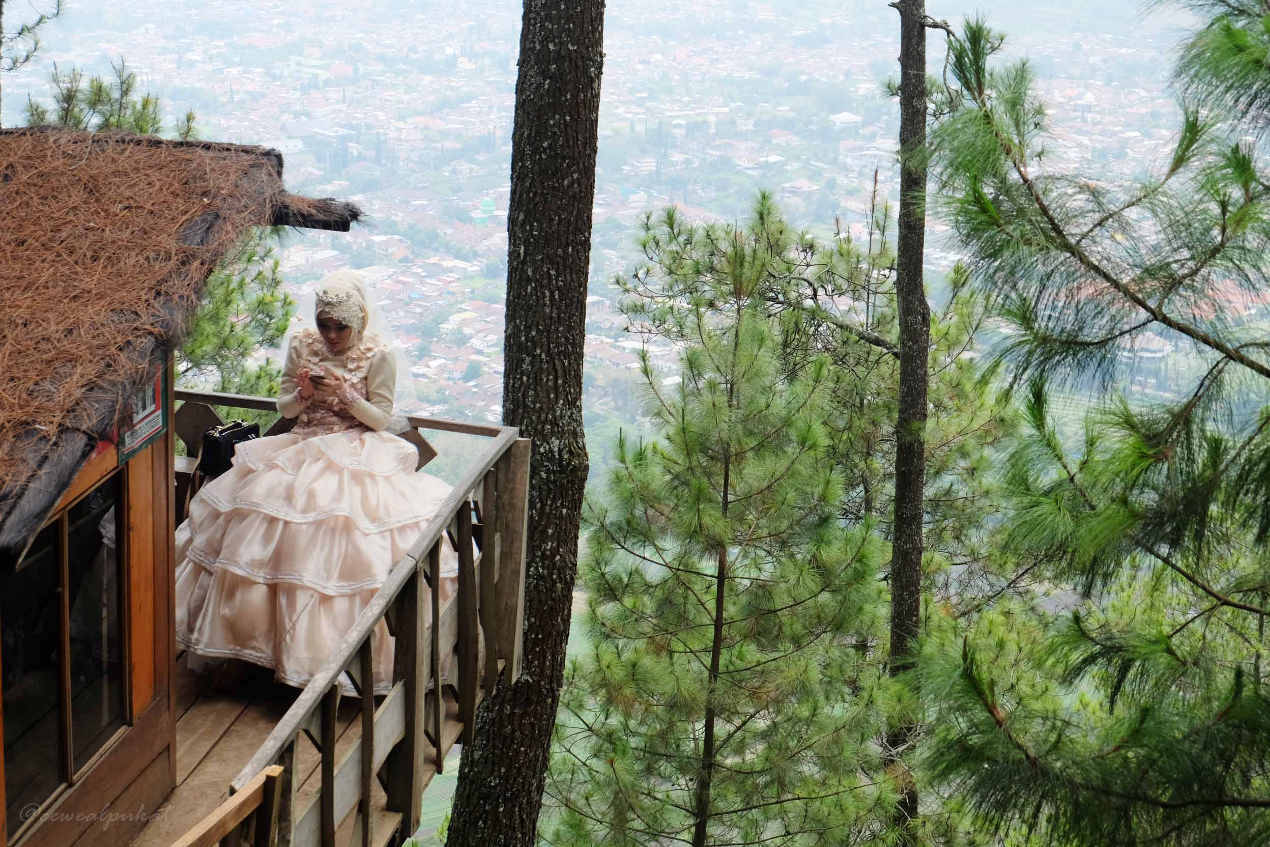 Omah Kayu Paralayang Batu Malang Spot Romantis Untuk