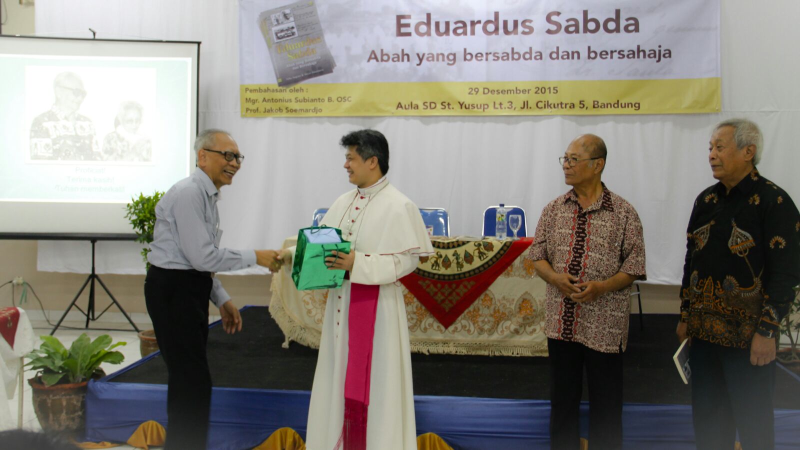 Bedah Buku Abah Yang Bersahaja Oleh Teha Sugiyo Halaman All