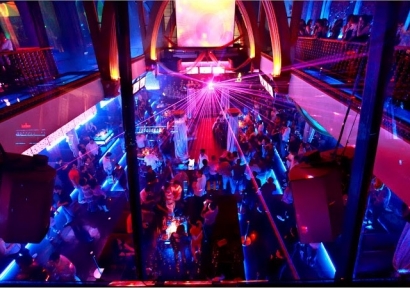 Dua Raksasa Hiburan Malam Rebutan Tahta Halaman 1 Kompasiana Com Dua Raksasa Hiburan Malam Rebutan Tahta Halaman 1 Kompasiana Com