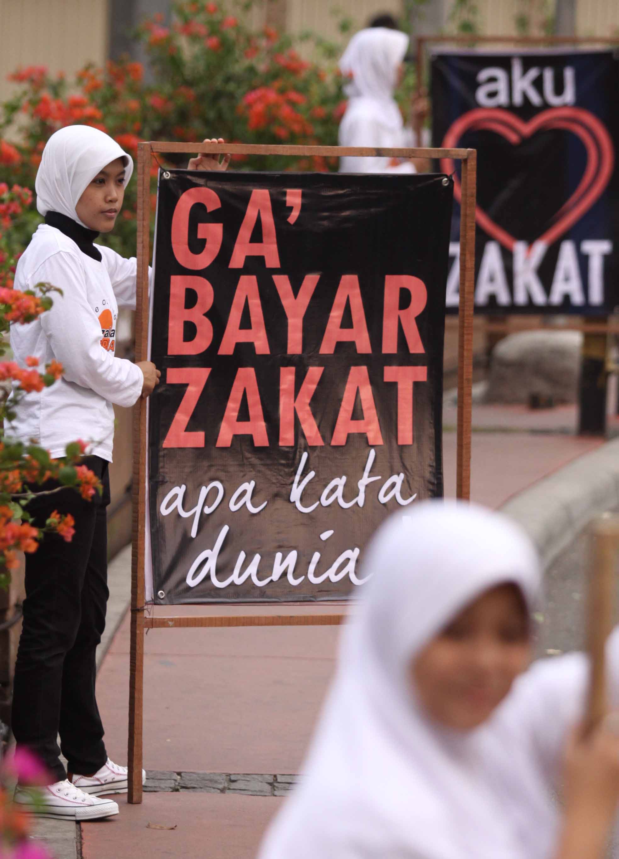 Muaknya Melihat Spanduk Zakat Di Pinggir Jalan Selama Ramadhan Kompasiana Com