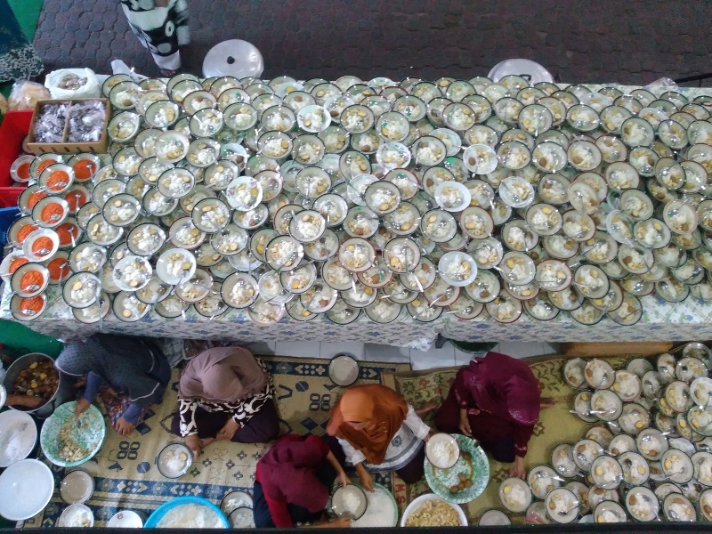 1000 Piring Terbang Di Masjid Jogokariyan Halaman 1 Kompasiana Com 1000 Piring Terbang Di Masjid Jogokariyan Halaman 1 Kompasiana Com