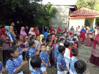 Momen Bahagia Mengantar Anak Di Hari Pertama Sekolah Halaman All Kompasiana Com