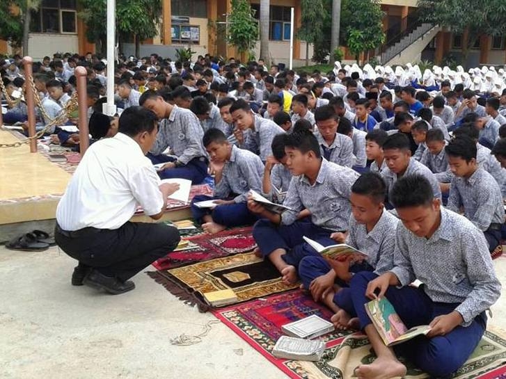 Meningkatkan Minat Baca Siswa Indonesia Melalui GLS oleh 