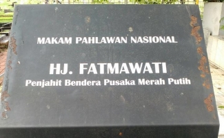 Mengingat Kembali Ibu Fatmawati Penjahit Bendera Merah Putih Kompasiana Com