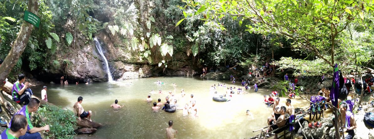 Menjelajahi Keindahan  Air  Terjun  Batu Dinding yang  Menjelajahi Keindahan  Air  Terjun  Batu Dinding yang