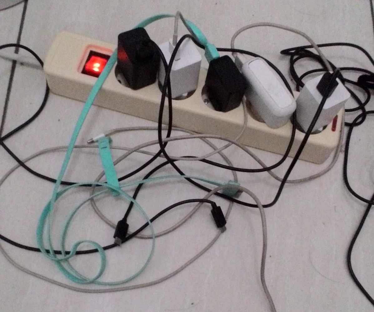 Cabut Segera Charger Saat Tidak Digunakan Boros Listrik Kompasiana Cabut Segera Charger Saat Tidak Digunakan Boros Listrik Kompasiana