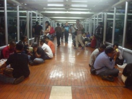 Ruang Tunggu Bandara Ruang Publik Penuh Asap Kompasiana Com