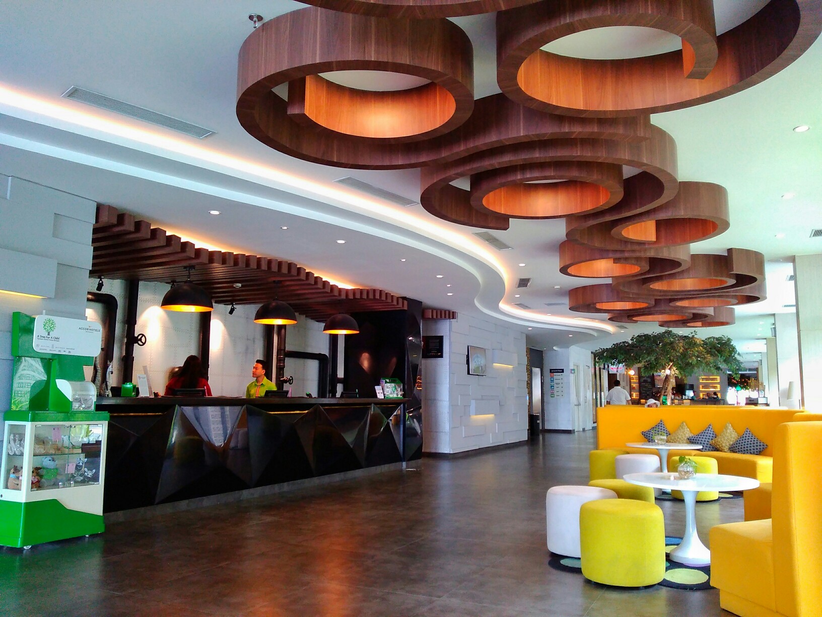 Warna Warni Ceria Ibis Styles Bali Petitenget Hotel Oleh Darwin Arya