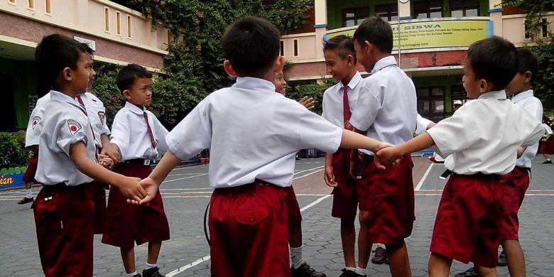 Menyikapi Hadirnya Perilaku Geng pada Anak SD oleh Ahmad Menyikapi Hadirnya Perilaku Geng pada Anak SD oleh Ahmad