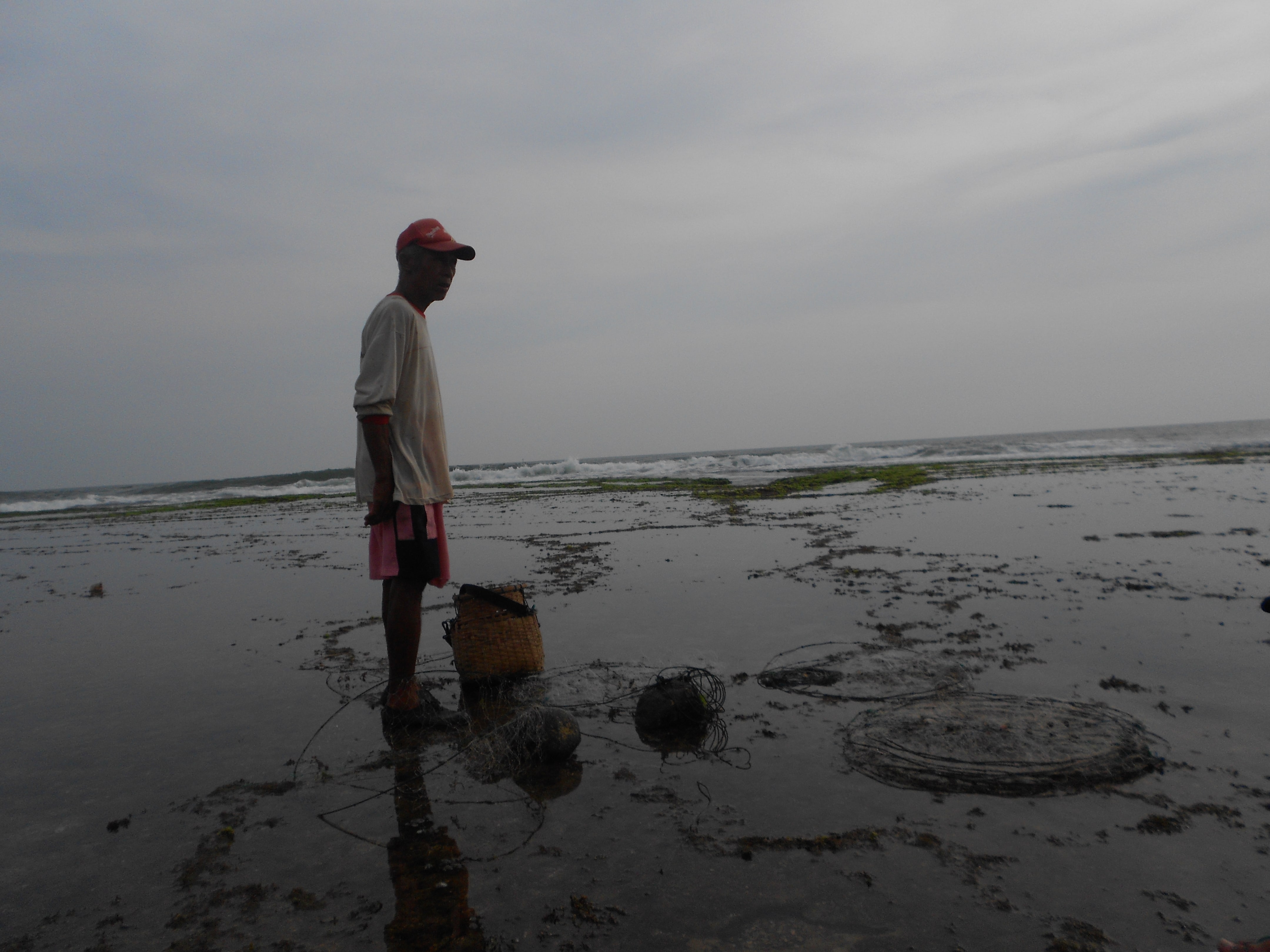 Rasman Sang Pencari Lobster Di Pantai Karapyak Halaman All