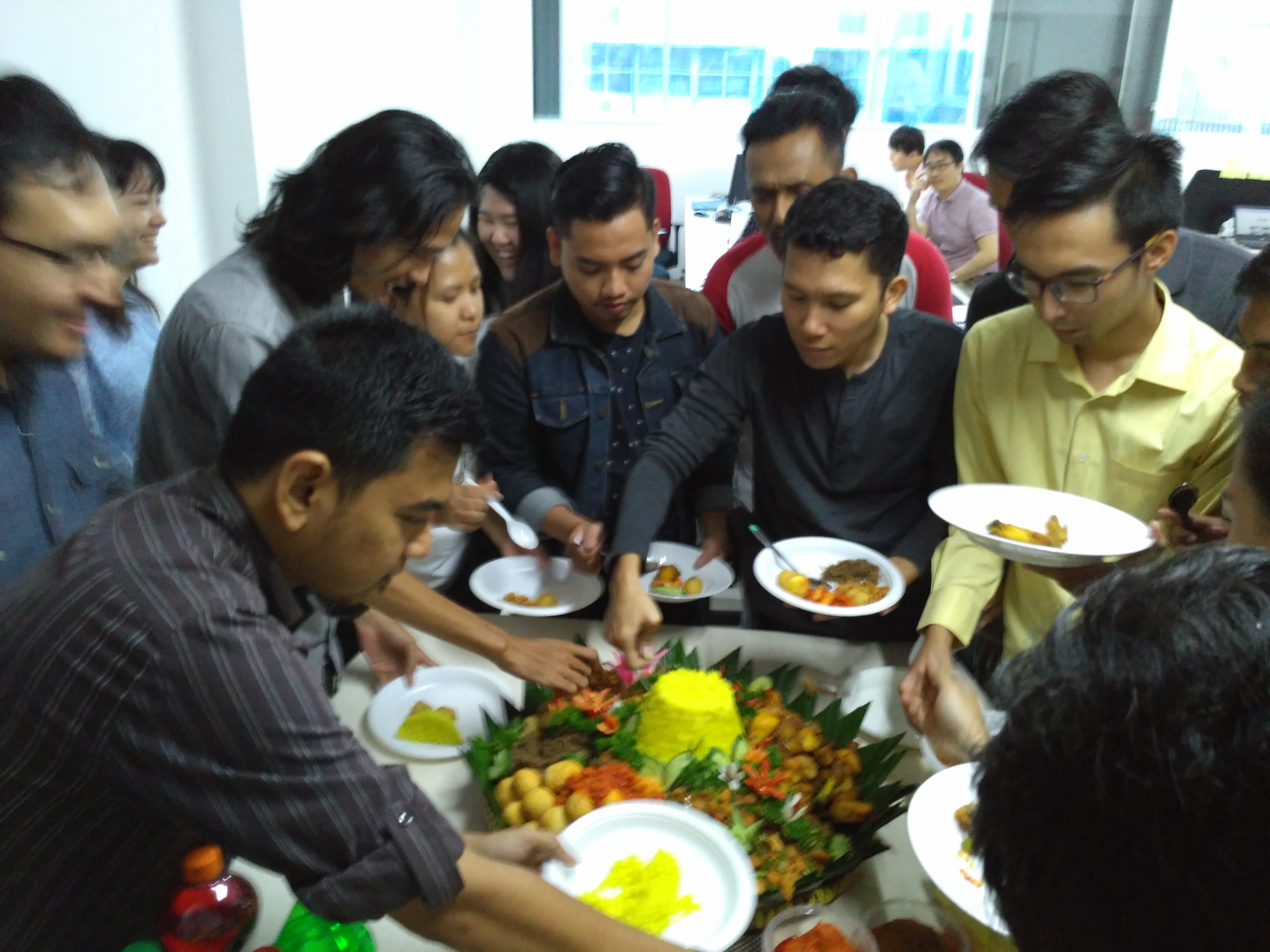 Mencairkan Suasana Dengan Makan Bersama Kompasianacom