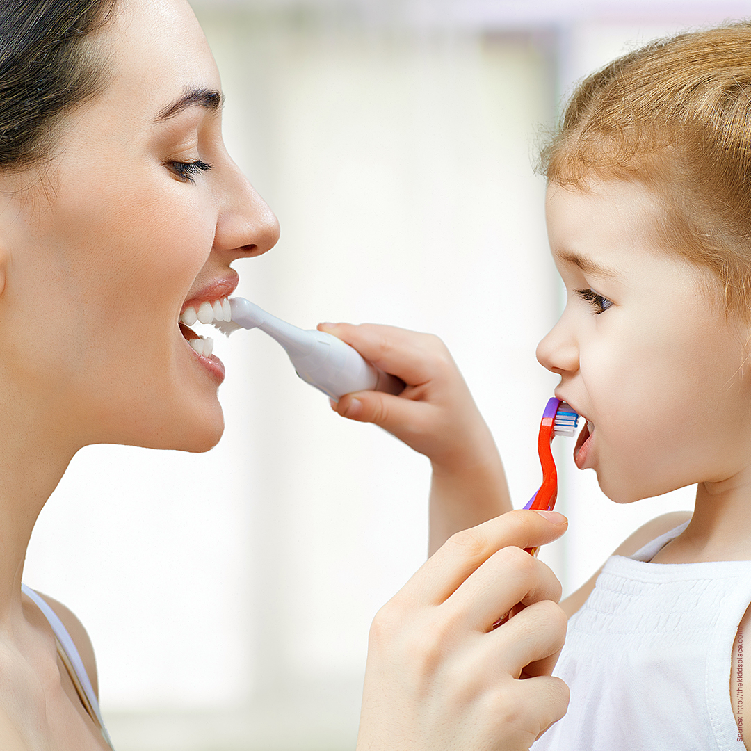 Cara Melatih Si Kecil Untuk Rutin Menggosok Gigi Oleh Dr Jolinda