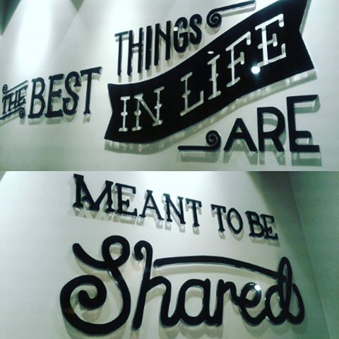 Karena Perempuan Butuh Berbagi Cerita dan Makan KFC Burger Karena Perempuan Butuh Berbagi Cerita dan Makan KFC Burger