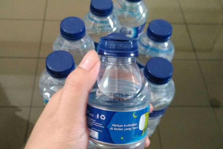 Tutup Botol AQUA Bermasalah Siapa Yang Salah Halaman 1 Tutup Botol AQUA Bermasalah Siapa Yang Salah Halaman 1