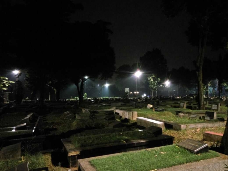 Kisah Seram Driver Ojol Membawa Penumpang ke TPU Jeruk Purut.