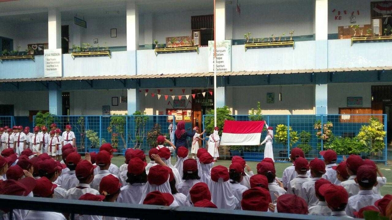 Upacara Bendera Kegiatan Menumbuhkan Nilai Nilai Karakter