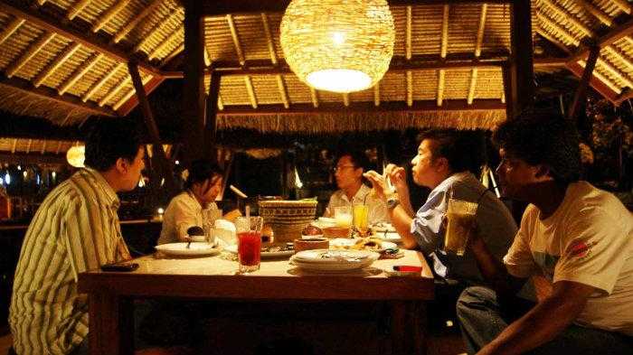 3 Tempat Makan Lesehan Di Jakarta Dengan Konsep Tak Biasa Kompasiana Com