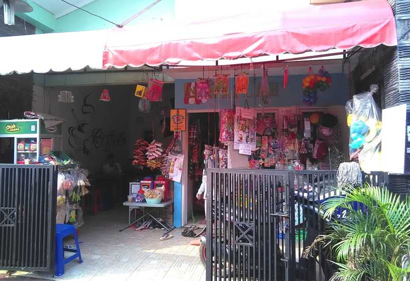Begini Cara Warung Kelontong Ini Tetap Bertahan di Era Begini Cara Warung Kelontong Ini Tetap Bertahan di Era