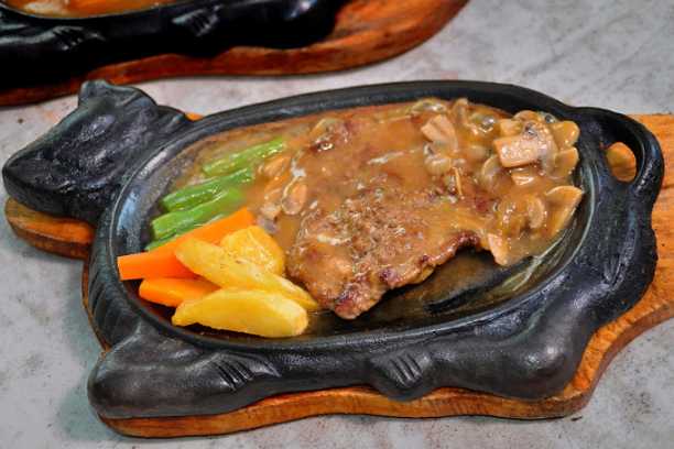 Menilik Rahasia Cara Membuat Saus Steak yang Lezat Menilik Rahasia Cara Membuat Saus Steak yang Lezat