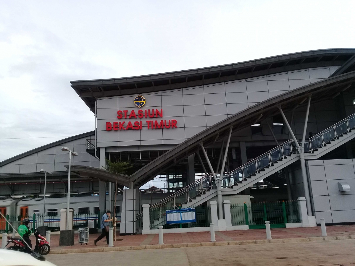 Menjelajah Keseruan Naik KRL di Stasiun Baru Bekasi Timur Menjelajah Keseruan Naik KRL di Stasiun Baru Bekasi Timur