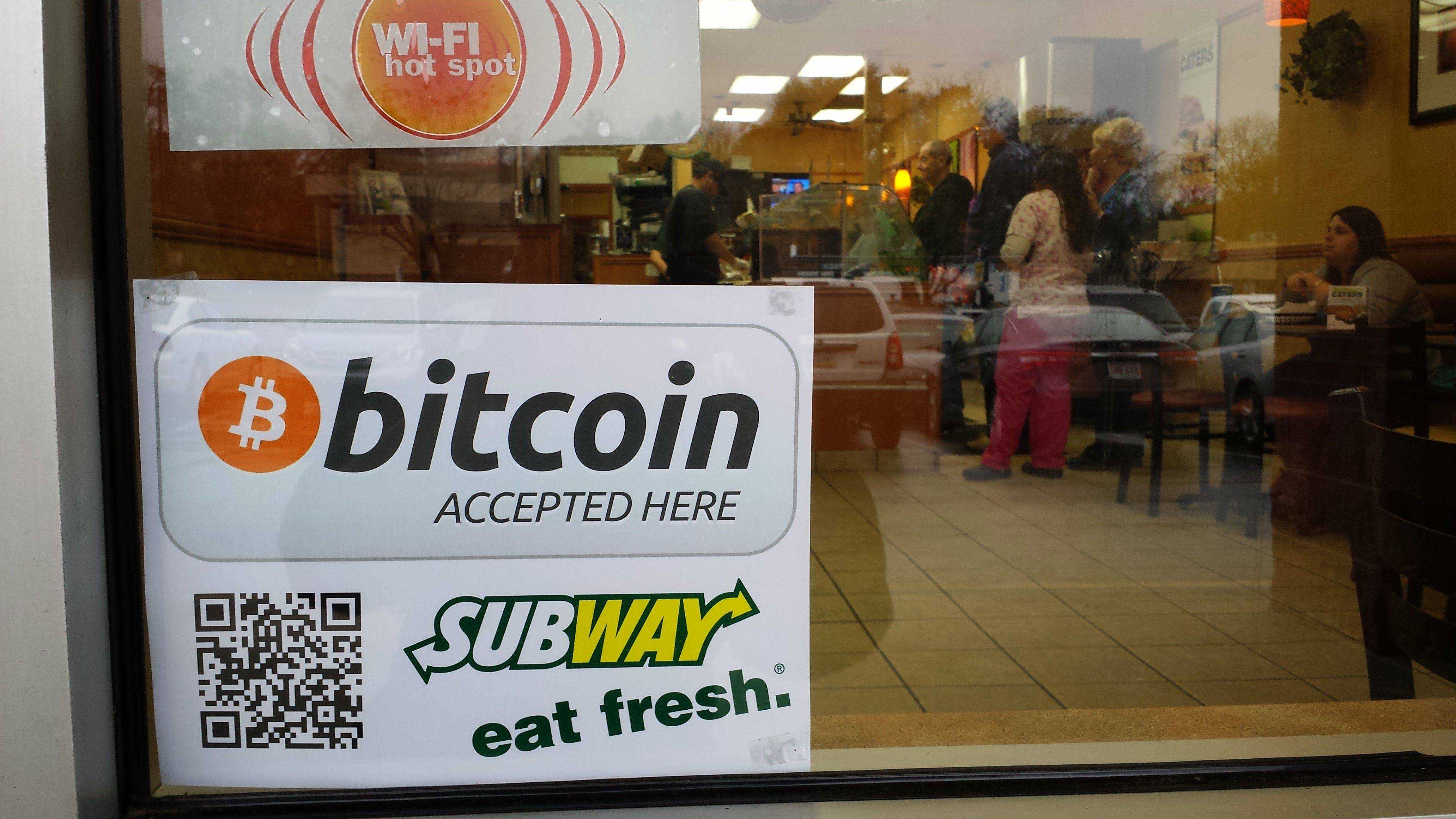 apakah bitcoin dilarang di indonesia cara terbaik untuk memperdagangkan opsi s & p