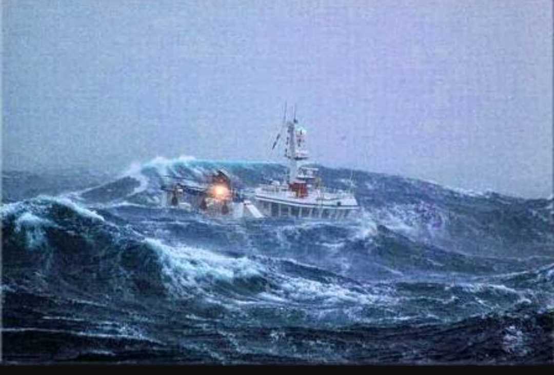 шторм в охотском море