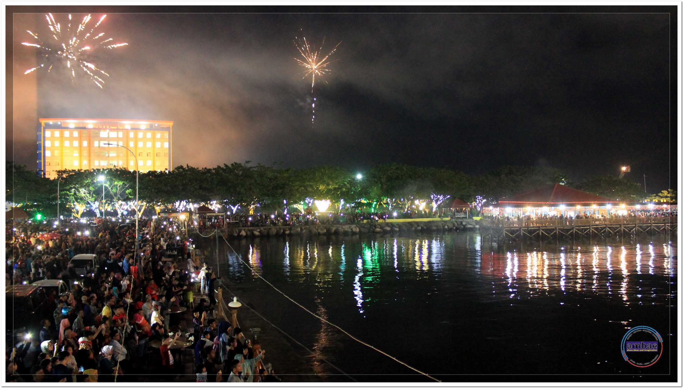 Awali Tahun 2018 30 Menit Kembang Api Hiasi Angkasa