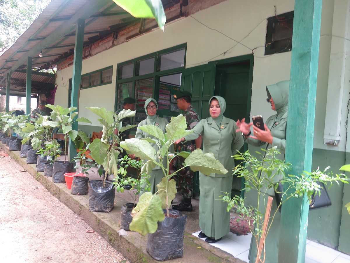 Dapur Hidup di Pekarangan Makoramil 10 Ngaringan Dapur Hidup di Pekarangan Makoramil 10 Ngaringan