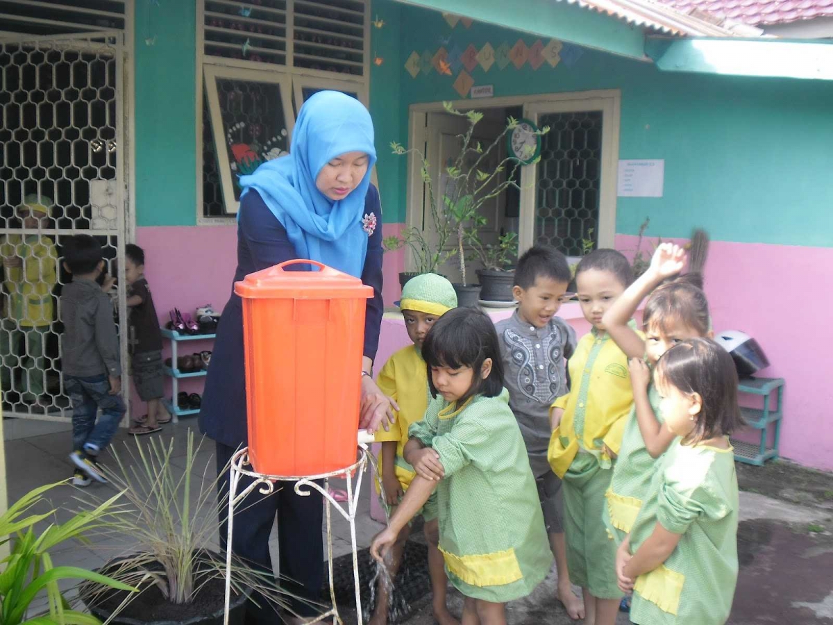 Bimbingan dan Konseling Pengembangan Moral  Anak  Usia  Dini   Bimbingan dan Konseling Pengembangan Moral  Anak  Usia  Dini
