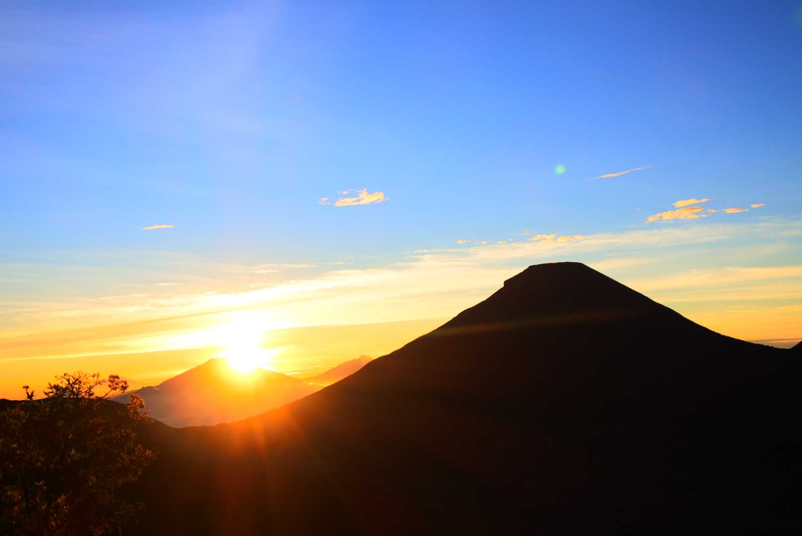 Menjemput Pagi Di Puncak Sikunir Kompasianacom