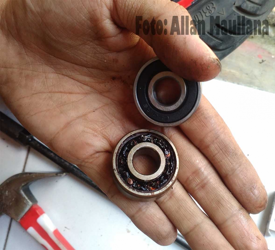 Bearing Roda Motor Rusak Ganti Sendiri di Rumah oleh Bearing Roda Motor Rusak Ganti Sendiri di Rumah oleh