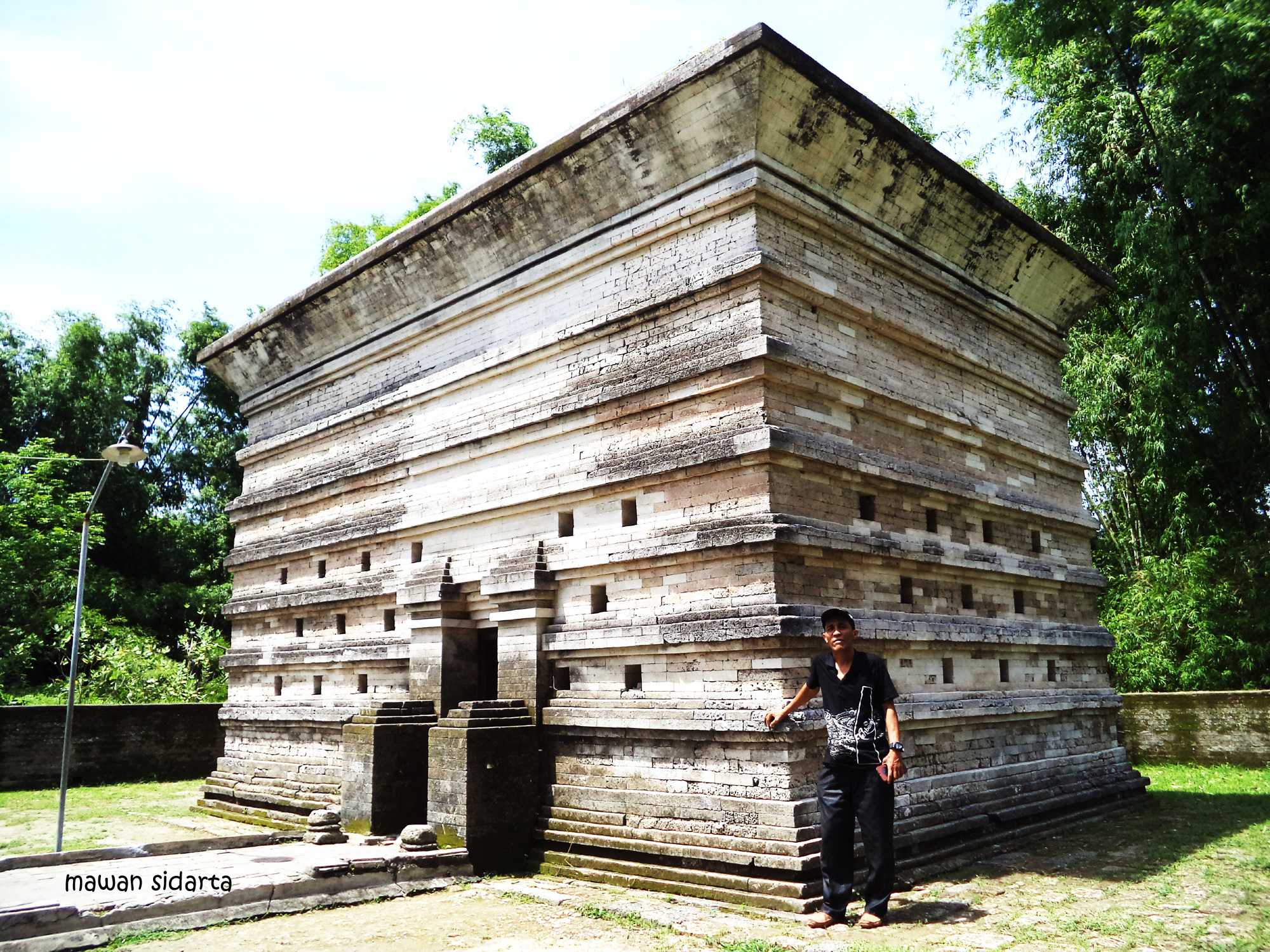 Mengagumi Gaya Arsitektur Makam Kuno Leran Halaman 1 Kompasiana Com