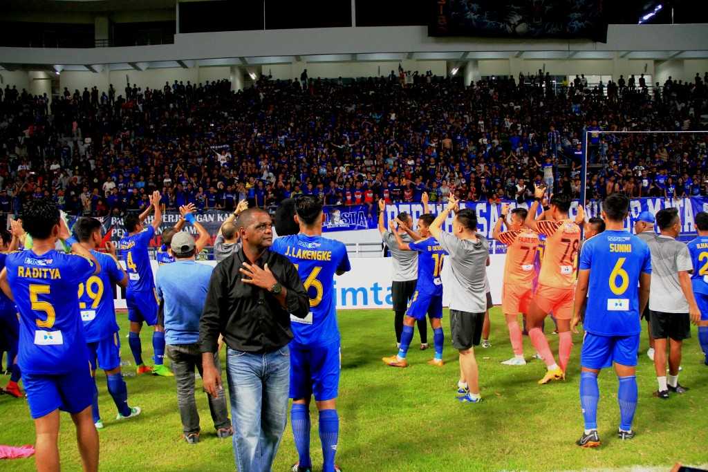 Menggaji Pesepak Bola dari Tiket Pertandingan oleh ...