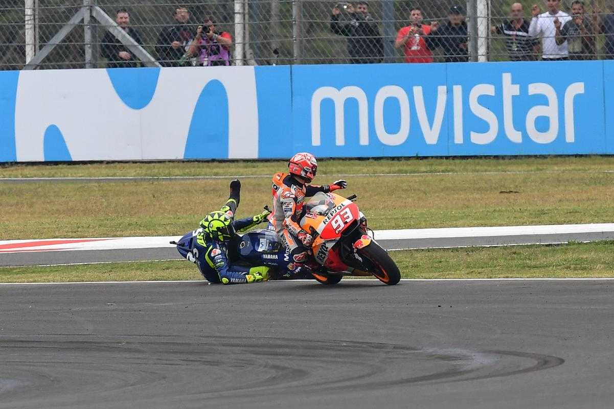 Marquez Senggol Rossi Jadi Noda Kemenangan Crutchlow Di MotoGP