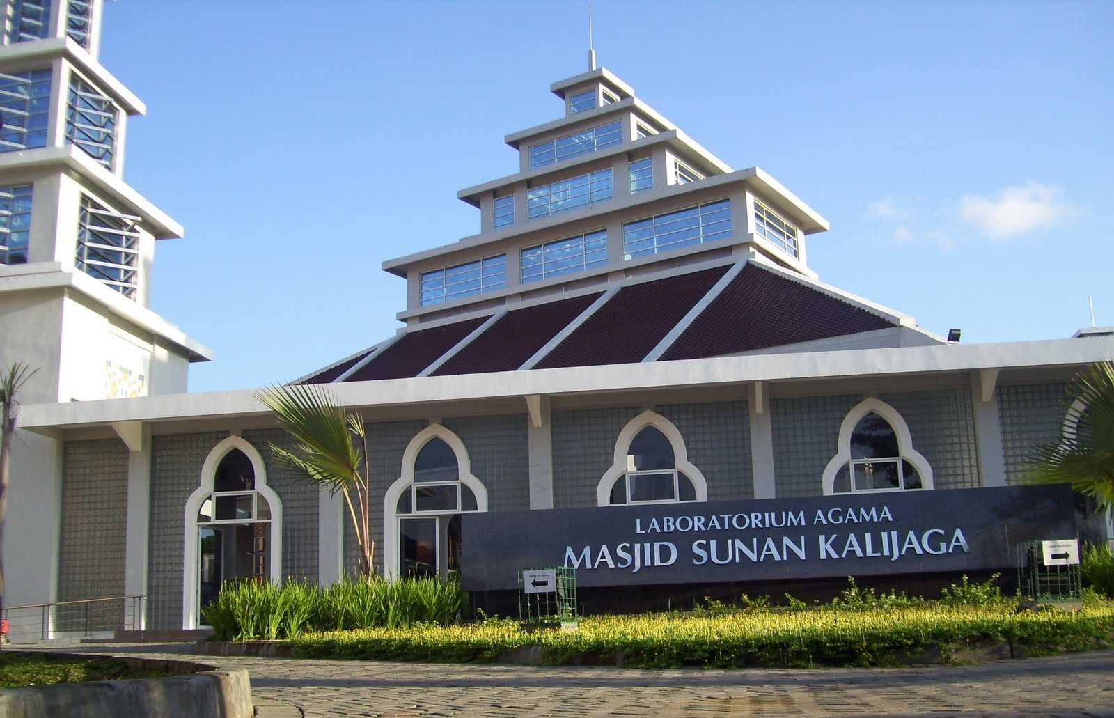 Masjid UIN Sunan Kalijaga, Bukan Hanya Sekedar Tempat Ibadah Halaman 1 -  Kompasiana.com