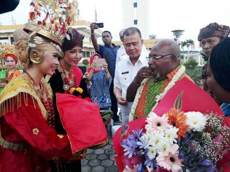 Frederikus Gebze Lukas Enembe Pemimpin Papua Yang Luar Biasa Halaman All Kompasiana Com Frederikus Gebze Lukas Enembe Pemimpin Papua Yang Luar Biasa Halaman All Kompasiana Com