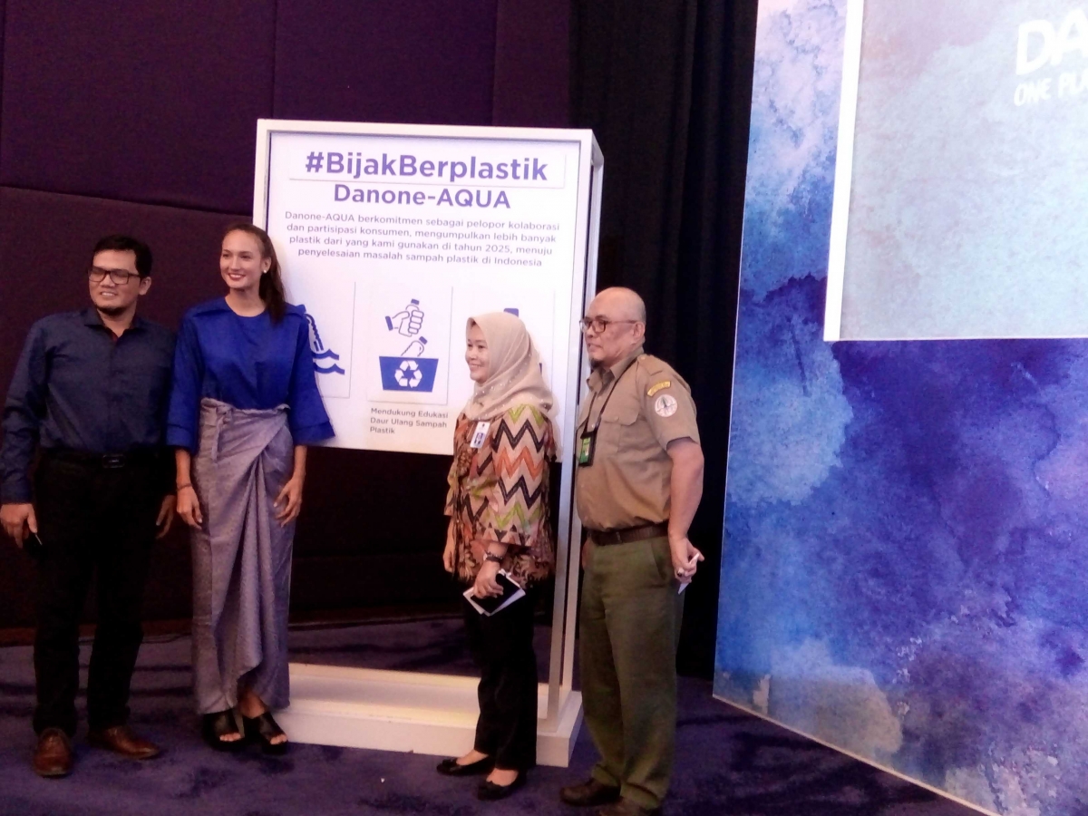 Danone Aqua dan Nadine Chandrawinata dalam Gerakan Bijak Danone Aqua dan Nadine Chandrawinata dalam Gerakan Bijak