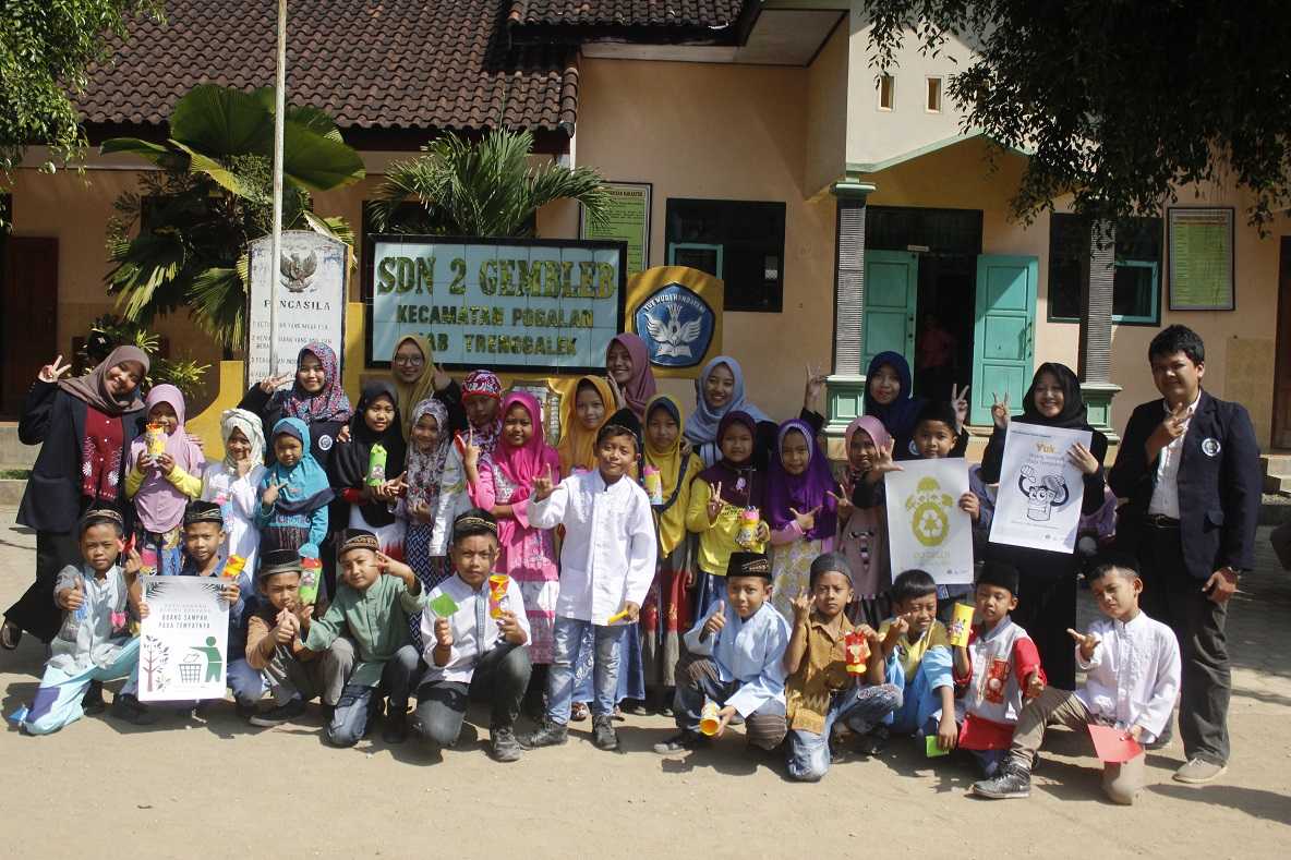 Mahasiswa KKN Universitas Negeri Malang 2018 Sulap Botol Bekas