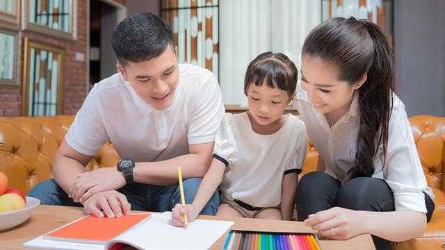 Description: G:\gambar permainan anak\berdiskusi dengan anak.jpg
