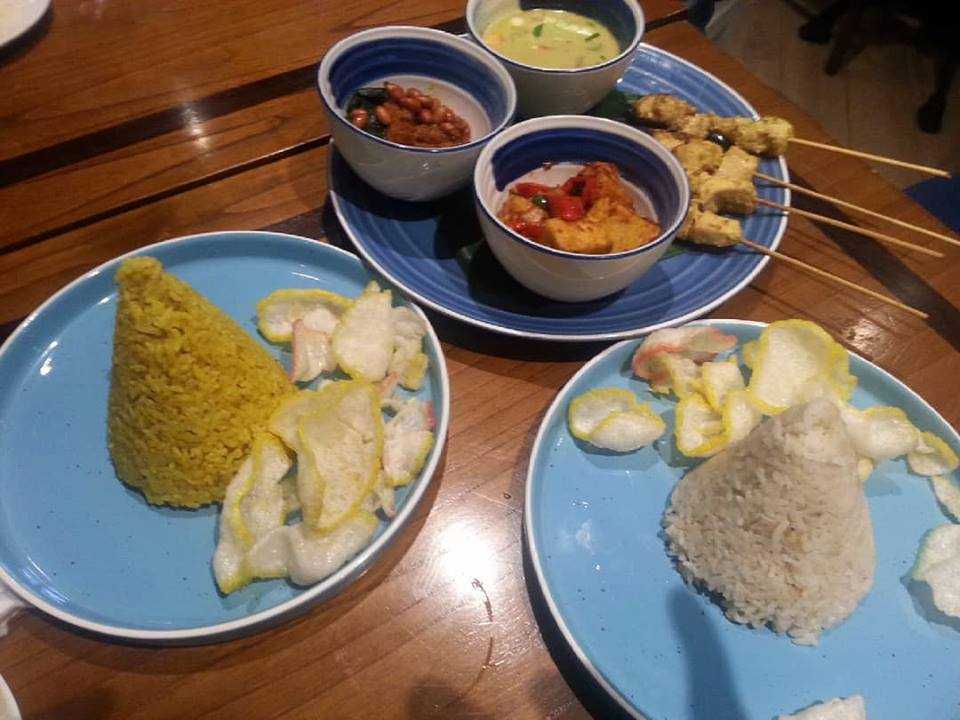 Rijsttafel Cara Penyajian Makanan di Era Kolonial Belanda Rijsttafel Cara Penyajian Makanan di Era Kolonial Belanda