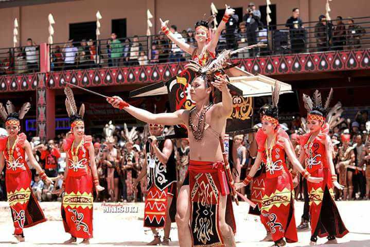 Tradisi Suku Dayak Kanayant Naik Dango atau Gawai Dayak Tradisi Suku Dayak Kanayant Naik Dango atau Gawai Dayak