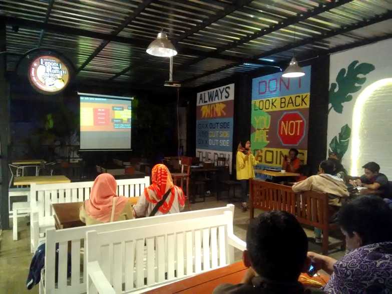 Kopitown Lenong Rumpi yang Tak Sekadar untuk Ngrumpi dan Kopitown Lenong Rumpi yang Tak Sekadar untuk Ngrumpi dan