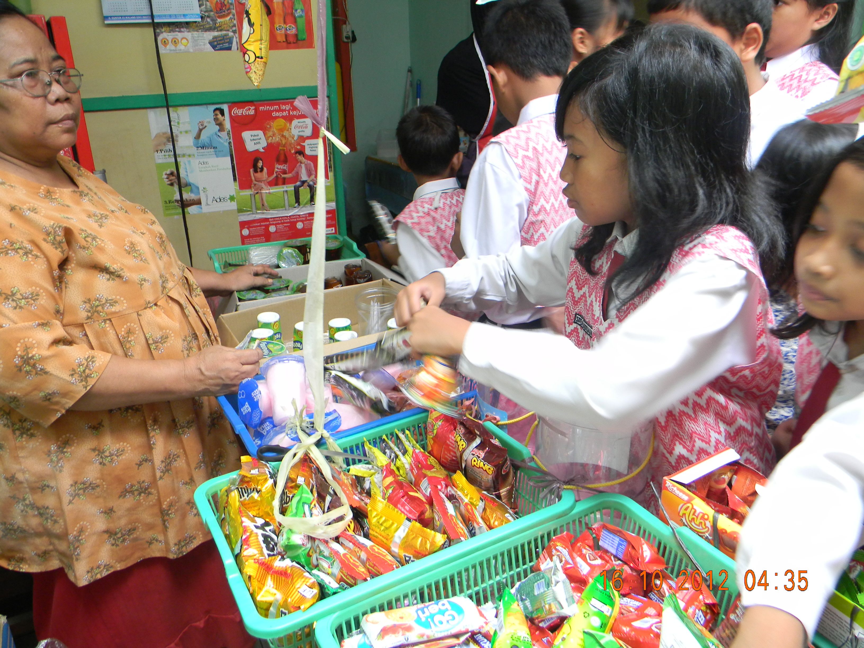Mengurai Kegagalan Program Makanan Bebas Plastik Di Kantin Sekolah