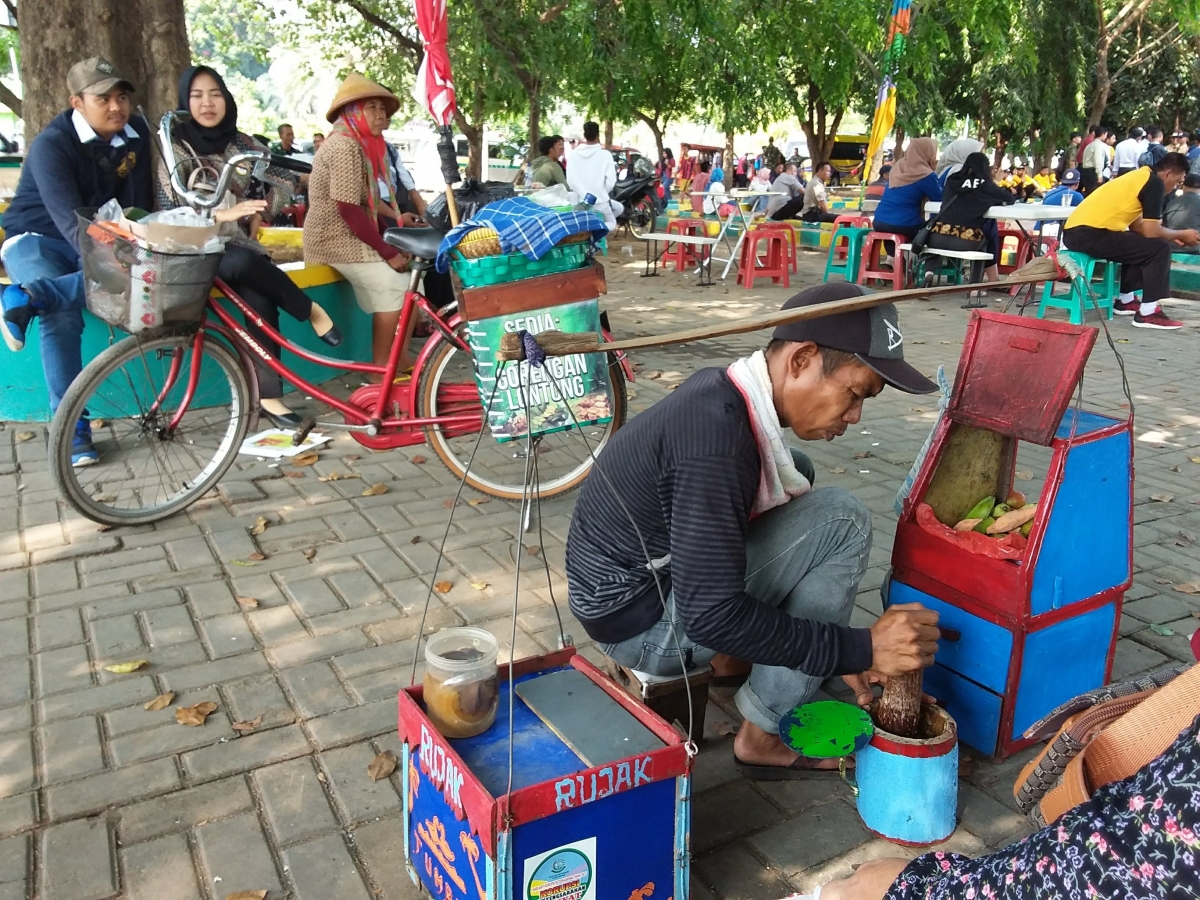 Tukang Rujak Bebeg Ini Tidak Bertele Tele Halaman All Kompasiana Com